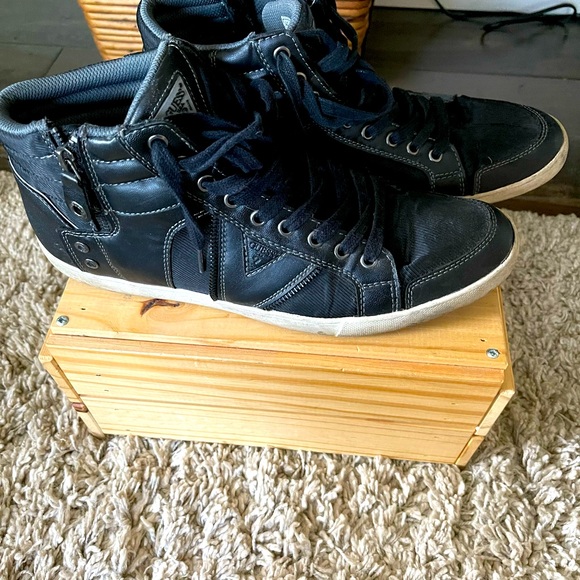 Guess Mens size 12 - Picture 4 of 4